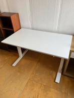 Ikea skarsta verstelbaar bureau, Huis en Inrichting, Bureaus, Ophalen, In hoogte verstelbaar, Zo goed als nieuw