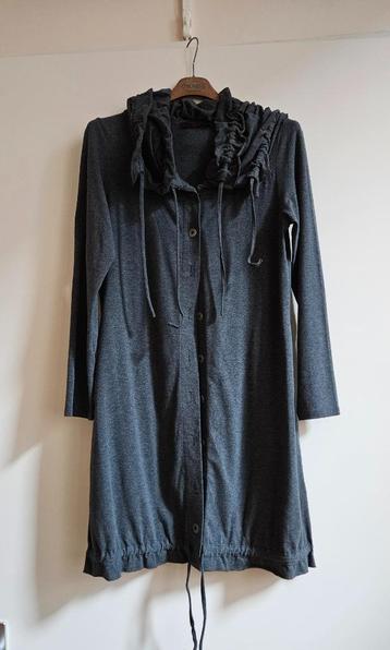 Antracietgrijze tricot vest (Daybreak) met gerimpelde kraag beschikbaar voor biedingen