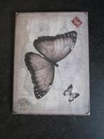 WAND DECORATIE VLINDER  IN GRIJSTINTEN 26X36cm, Huis en Inrichting, Ophalen, Zo goed als nieuw