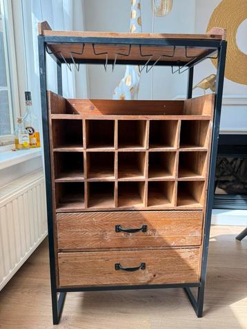 wijn kast beschikbaar voor biedingen