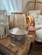 Oude Indiase zilverkleurige metalen doos sieradendoos, Ophalen of Verzenden, Zo goed als nieuw, Rond, Overige materialen