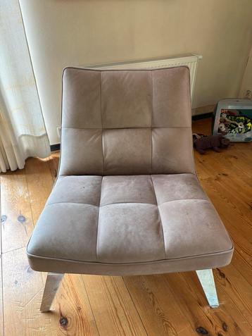 Leren fauteuil / stoel met poef beige