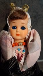 Vintage Zeeuws Popje in Klederdracht, Verzamelen, Poppen, Ophalen of Verzenden, Gebruikt, Pop