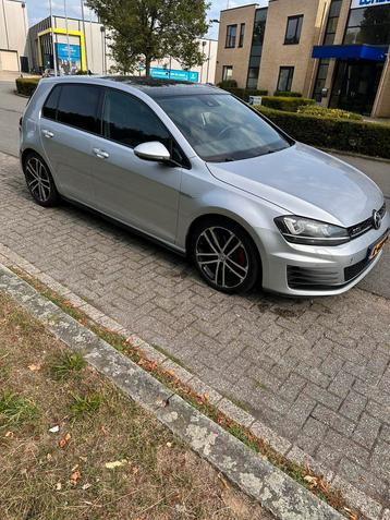Volkswagen Golf 2.0 TDI 135KW 5D DSG 2015 Grijs beschikbaar voor biedingen