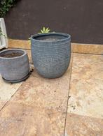 Bloempotten – 1x terracotta & 1x kunststof – stijlvol grijs, Ophalen, Kunststof, Gebruikt, 40 cm of meer