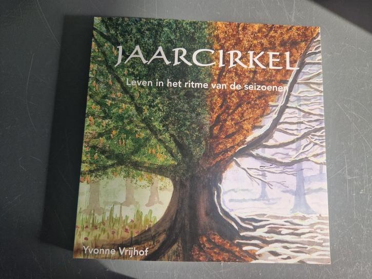 Jaarcirkel - Yvonne Vrijhof, Boeken, Esoterie en Spiritualiteit, Zo goed als nieuw, Achtergrond en Informatie, Spiritualiteit algemeen