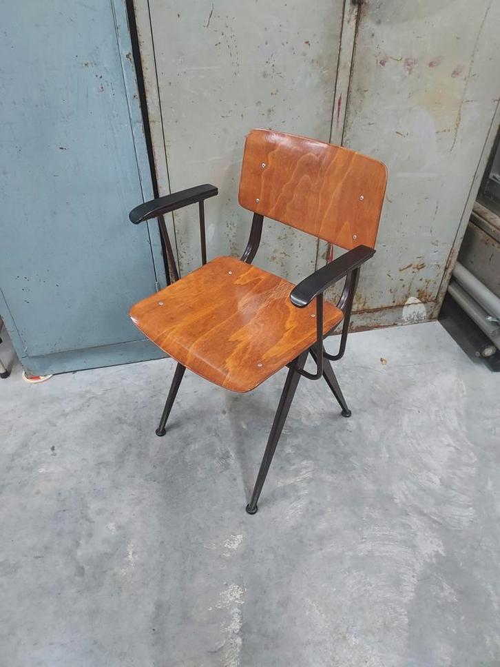 1 x vintage design stoel, Huis en Inrichting, Stoelen, Gebruikt, Vijf, Zes of meer stoelen, Bruin, Ophalen