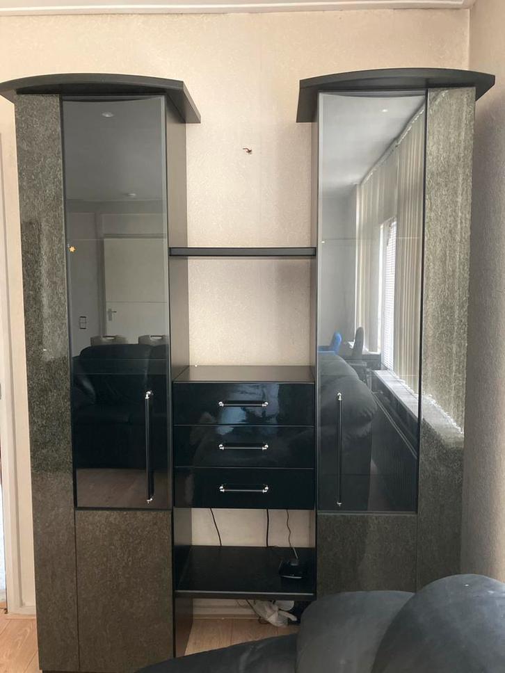 Vitrinekast met verlichting, lades en opbergruimte, Huis en Inrichting, Kasten | Dressoirs, Gebruikt, 150 tot 200 cm, 25 tot 50 cm