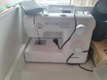 Naaimachine  beschikbaar voor biedingen