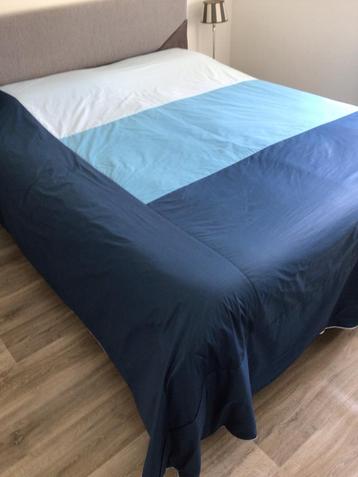 Sprei in 3 tinten blauw beschikbaar voor biedingen