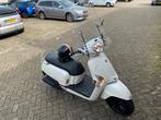 Te koop mooie witte Kymco like TT 50 km, Fietsen en Brommers, Scooters | Kymco, Benzine, Maximaal 45 km/u, 50 cc, Gebruikt