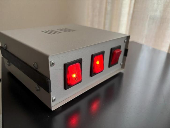 Schakelkastje 3 voudig industrieel + 3x C14, Doe-het-zelf en Verbouw, Elektra en Kabels, Zo goed als nieuw, Overige typen, Ophalen of Verzenden