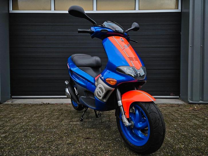 GILERA RUNNER SP 2T BJ2000 BLAUW/FLUO ROSSO 9573KM TOPSTAAT, Fietsen en Brommers, Scooters | Overige merken, Zo goed als nieuw