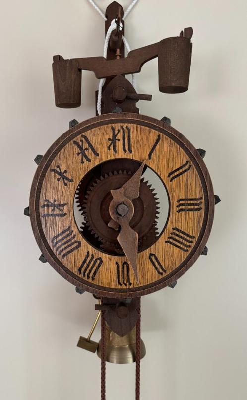 Houten waagbalk klok met bel, Antiek en Kunst, Antiek | Klokken, Ophalen of Verzenden
