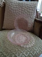 2 Brocante Roze Glazen Borden met Blader Motief ** Mimosa **, Antiek en Kunst, Antiek | Glas en Kristal, Ophalen of Verzenden