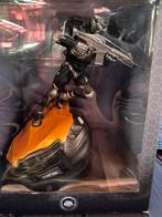 Crysis 2 figure alcatraz edition figurine bust collectible, Ophalen of Verzenden, Zo goed als nieuw, Actiefiguur of Pop