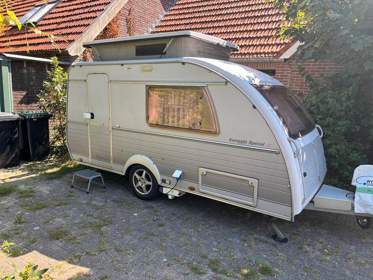 KIP kompakt 37 special variotop. Lengtebed en treinzitje., Caravans en Kamperen, Caravans, Particulier, tot en met 2, 500 - 750 kg