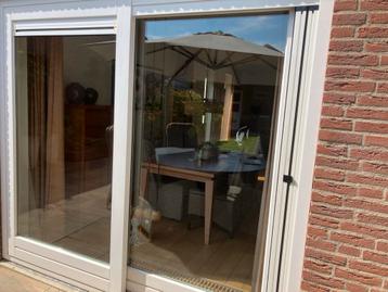 HR glas met ventilatieroosters beschikbaar voor biedingen