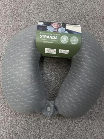 2 Nieuwe nekkussens . beschikbaar voor biedingen