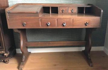 Secretaire / bureau van Zuid-Amerikaans hardhout beschikbaar voor biedingen