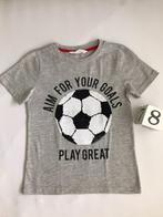 T-shirt met Voetbal  print 122/128. Voorzien van omkeerbare, Kinderen en Baby's, Kinderkleding | Maat 122, Jongen, Gebruikt, Ophalen of Verzenden