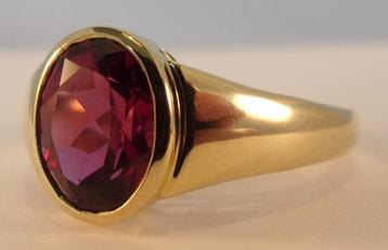 Nieuwe gouden Harry Ivens ring met Rhodoliet beschikbaar voor biedingen