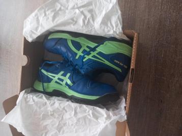 Te koop als nieuw hockeyschoenen maat 40 jongens of heren ze beschikbaar voor biedingen