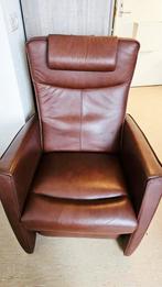 Prominent Stapstoel, bruin leer - Praktisch & Stijlvol, Huis en Inrichting, Fauteuils, Ophalen, Zo goed als nieuw, 50 tot 75 cm