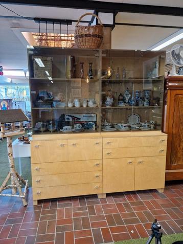 Grote Houten Vitrinekasten | Set van 2 | Glasdeuren & Laden  beschikbaar voor biedingen