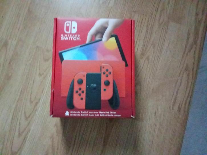 Nintendo Switch oled mario editie, Spelcomputers en Games, Spelcomputers | Nintendo Switch, Zo goed als nieuw, Switch OLED, Met 3 controllers of meer