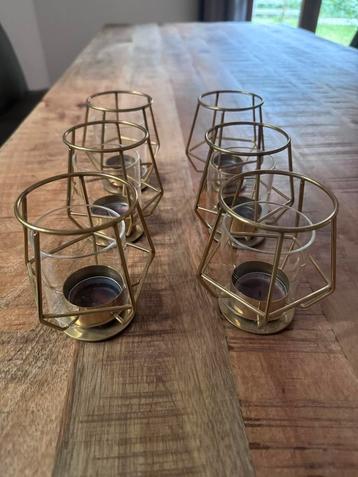 Set van 6 goudkleurige theelichthouders beschikbaar voor biedingen