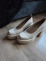 Elegante beige pumps met blokhak, Kleding | Dames, Pumps, Beige, Ophalen of Verzenden, Onbekend