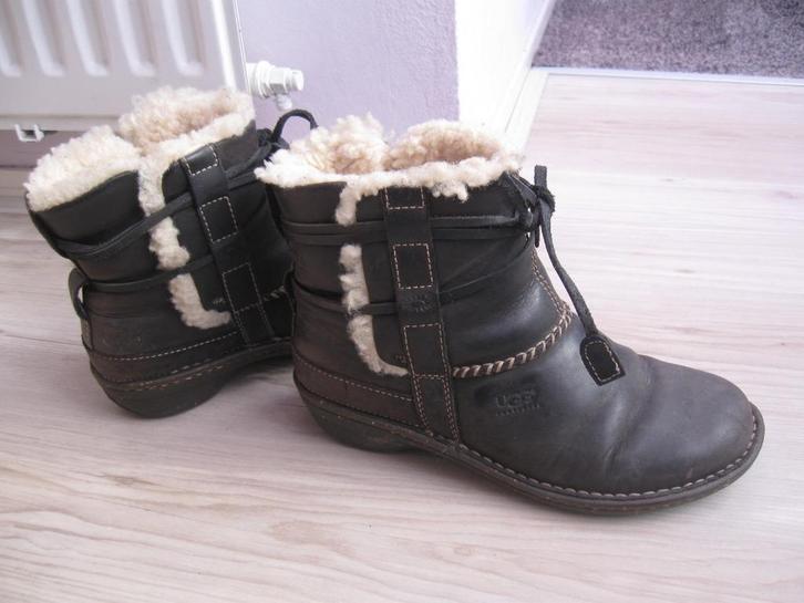 UGG UGGs donkerbruin enkellaarsje maat 38 39 als nieuw, Kleding | Dames, Schoenen, Zo goed als nieuw, Bruin, Ophalen of Verzenden