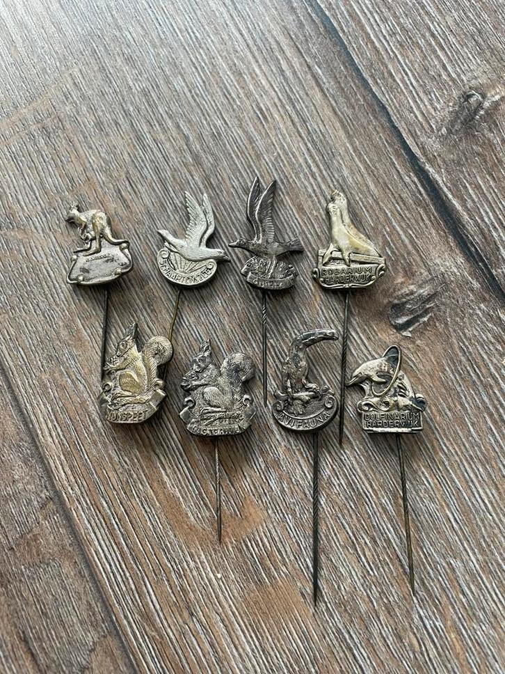 Retro zilveren/verzilverde dierentuin speldjes dolfinarium, Verzamelen, Speldjes, Pins en Buttons, Zo goed als nieuw, Overige onderwerpen
