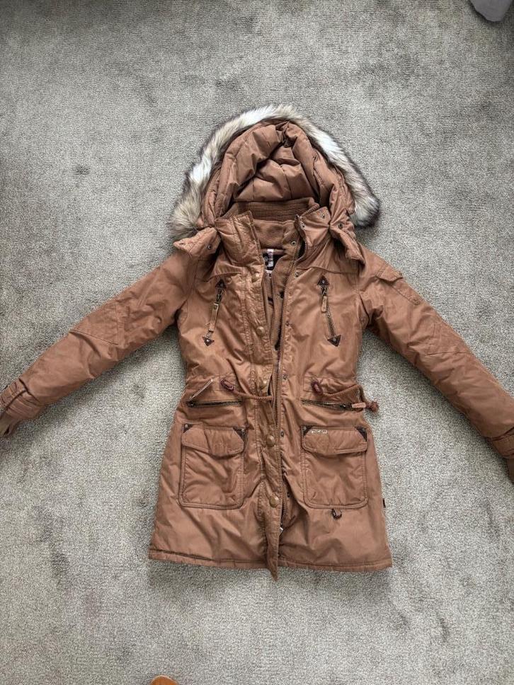 Zeer mooie super warme parka winterjas, Khujo, Kleding | Dames, Jassen | Winter, Zo goed als nieuw, Maat 38/40 (M), Bruin, Ophalen of Verzenden