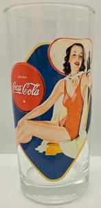 Coca-Cola Glas Pin-up in badpak, Ophalen of Verzenden, Gebruikt, Gebruiksvoorwerp