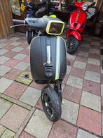 Vespa s 2011 met kenteken, Ophalen, Gebruikt, Benzine, Vespa
