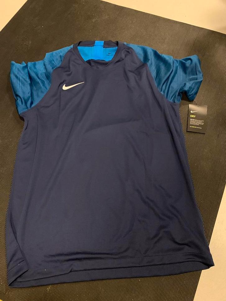 NIEUW -  Nike shirtjes Dri Fit senioren  (3x M, 10x L ), Kleding | Heren, Sportkleding, Nieuw, Voetbal, Blauw, Ophalen of Verzenden
