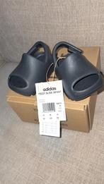 Yeezy Slide Maat 19, Ophalen of Verzenden, Nieuw, Jongetje of Meisje, Slofjes