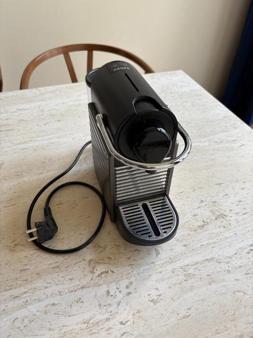 Krups Nespresso Pixie Coffee Machine – Well-Maintained, Witgoed en Apparatuur, Koffiezetapparaten, Zo goed als nieuw, Koffiepads en cups