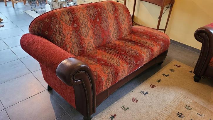 Bank/Zetel 1 en 3 zits, Stof, Rood, Retro, Huis en Inrichting, Banken | Bankstellen, Gebruikt, Rechte bank, Driepersoons, 150 tot 200 cm