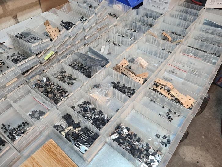 Grote partij transistors 6900 st. 127 verschillende types, Hobby en Vrije tijd, Elektronica-componenten, Nieuw, Ophalen of Verzenden