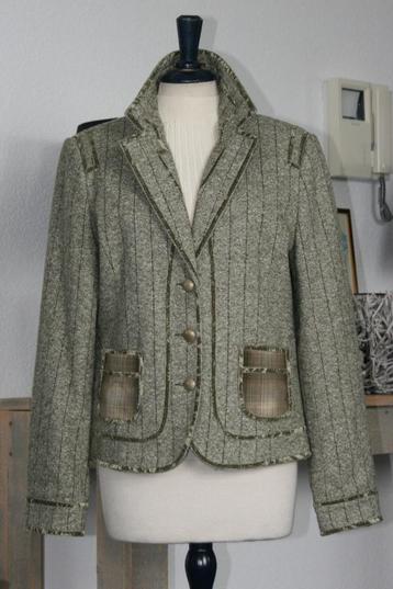 SAO PAULO pak, groentinten met zwart streepje. Maat 38/40 beschikbaar voor biedingen