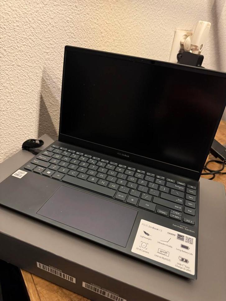 Asus ZenBook 13 UX325J - Slanke en Krachtige Laptop, Computers en Software, Windows Laptops, Zo goed als nieuw, SSD, 2 tot 3 Ghz