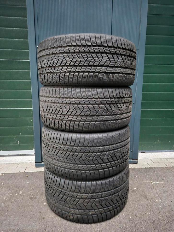 4x 22inch Pirelli winterbanden breedset 285 35 22/315 30 22, Auto-onderdelen, Banden en Velgen, Band(en), Winterbanden, Overige maten