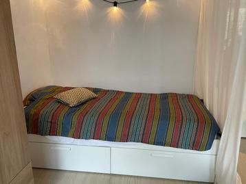 IKEA Brimnes Bed, bedbodem en Ahkrehamn matras beschikbaar voor biedingen