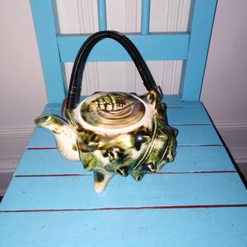 Theepotje in de vorm van een schelp beschikbaar voor biedingen