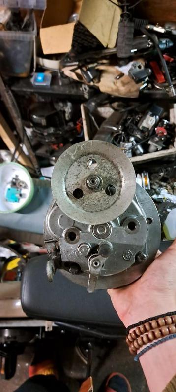 Vespa onderdelen blokke en uitlaten. beschikbaar voor biedingen
