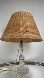 Vintage kristallen lamp met rotan kap, Huis en Inrichting, Lampen | Tafellampen, Ophalen