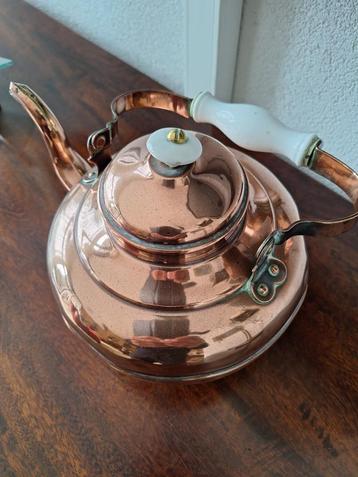 Antieke waterketel. beschikbaar voor biedingen